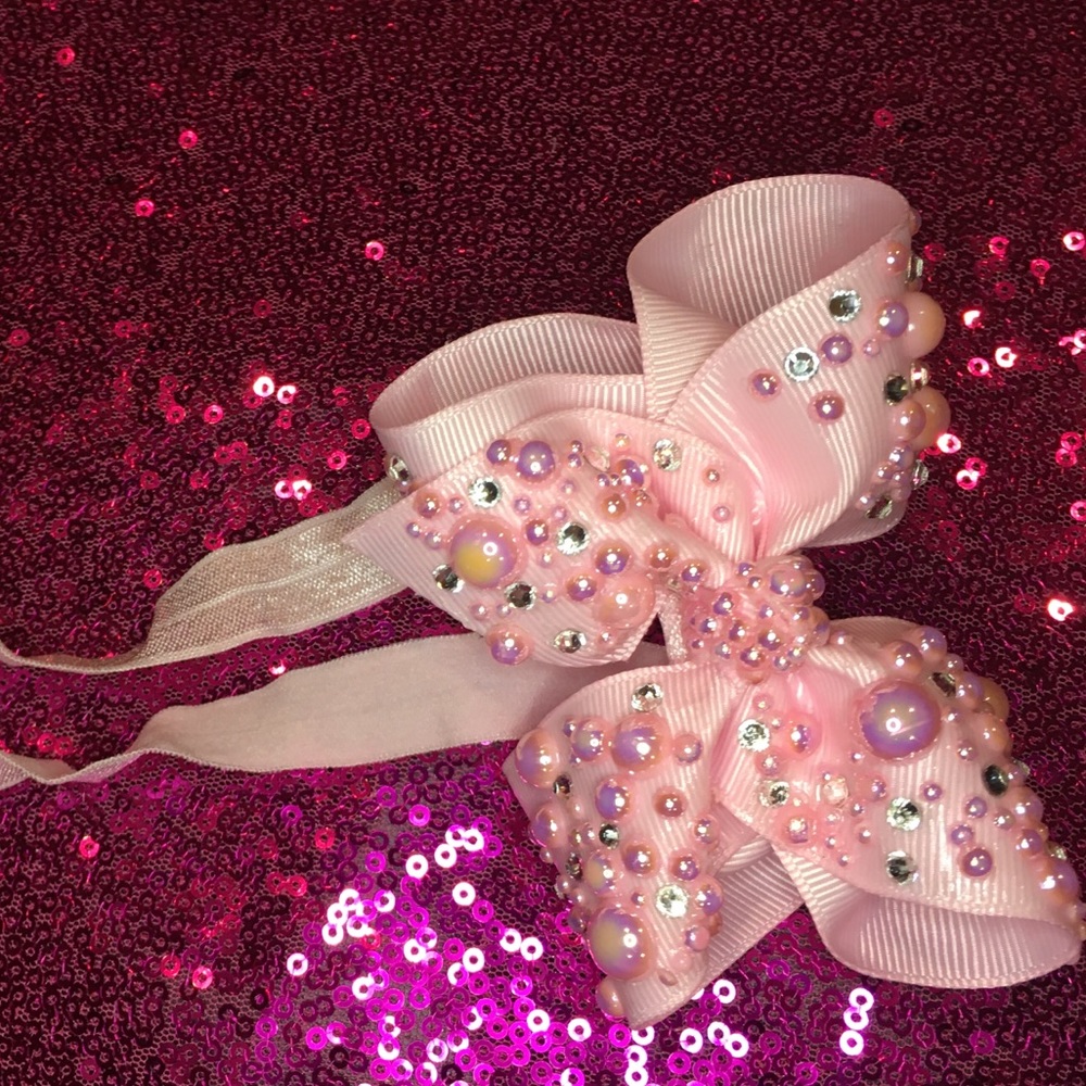 Little girl bows